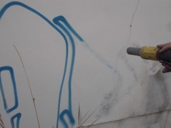 Graffitientfernung im Sandstrahl-Verfahren